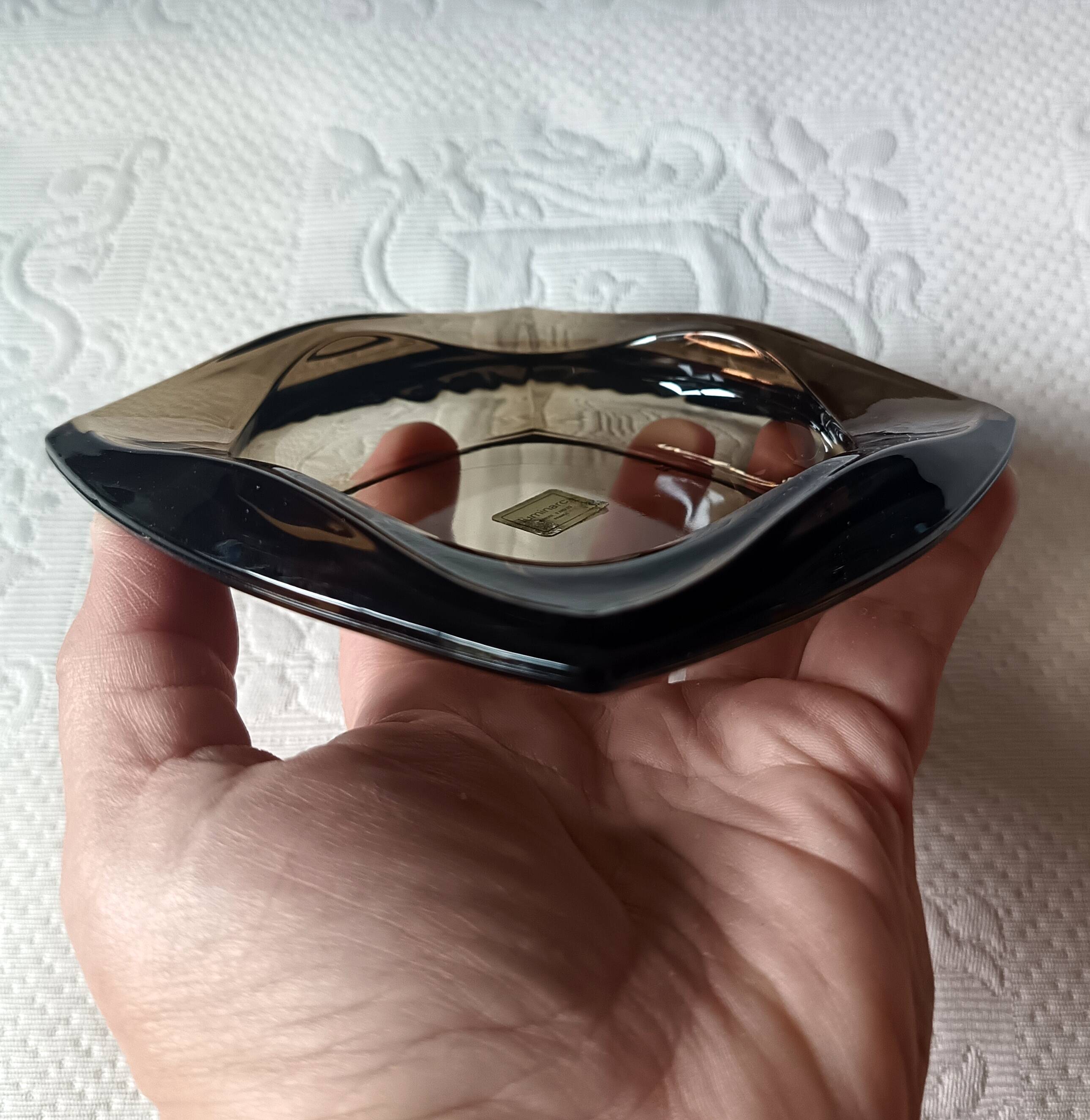 Vintage Luminarc ashtray from the 60s/70s in smoked glass.