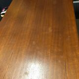 Table with Scandinavian-style extension spieces