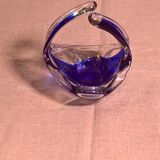 Cendrier en verre soufflé transparent et bleu avec une forme design