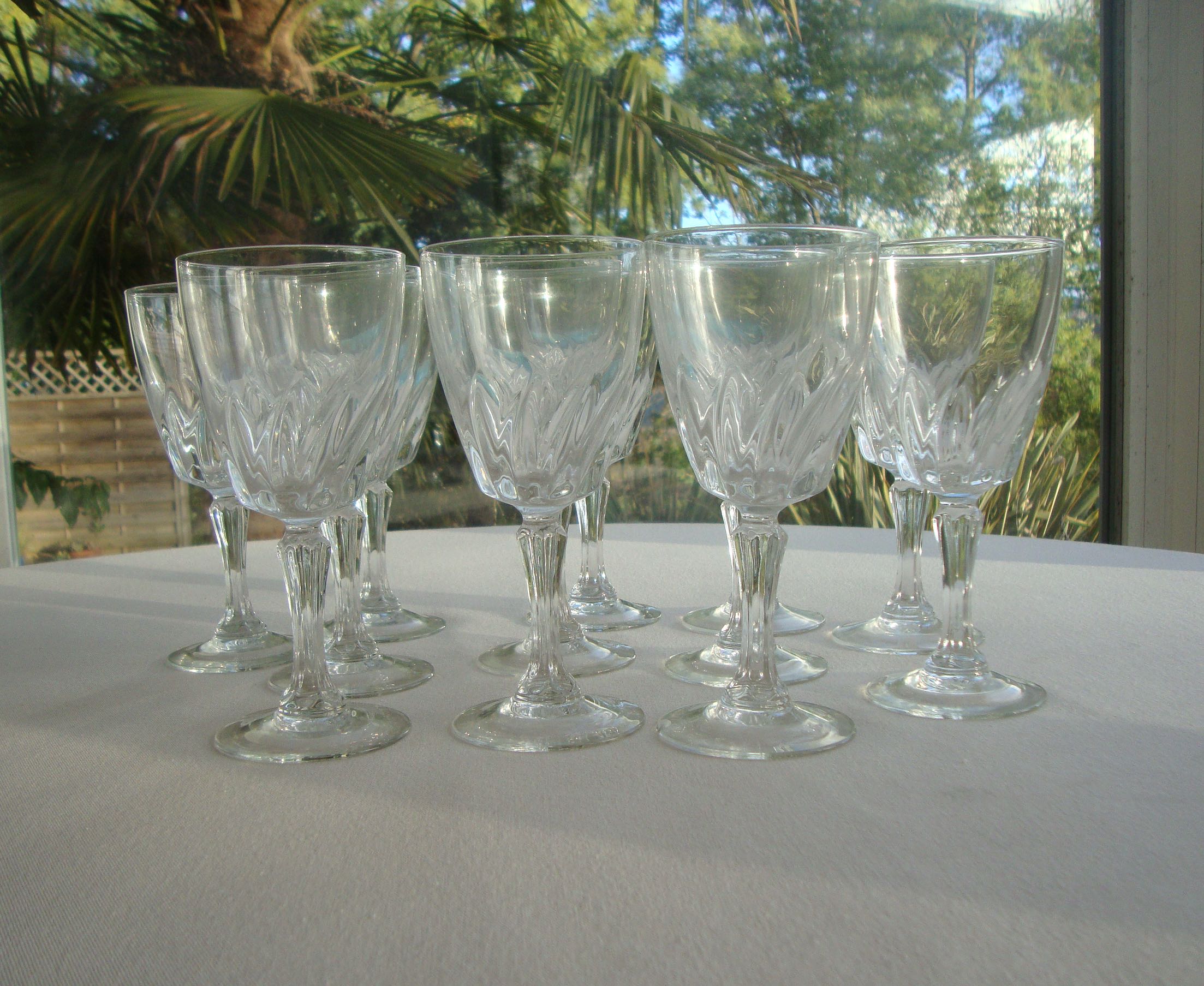 Suite of 12 glasses of wine 60s