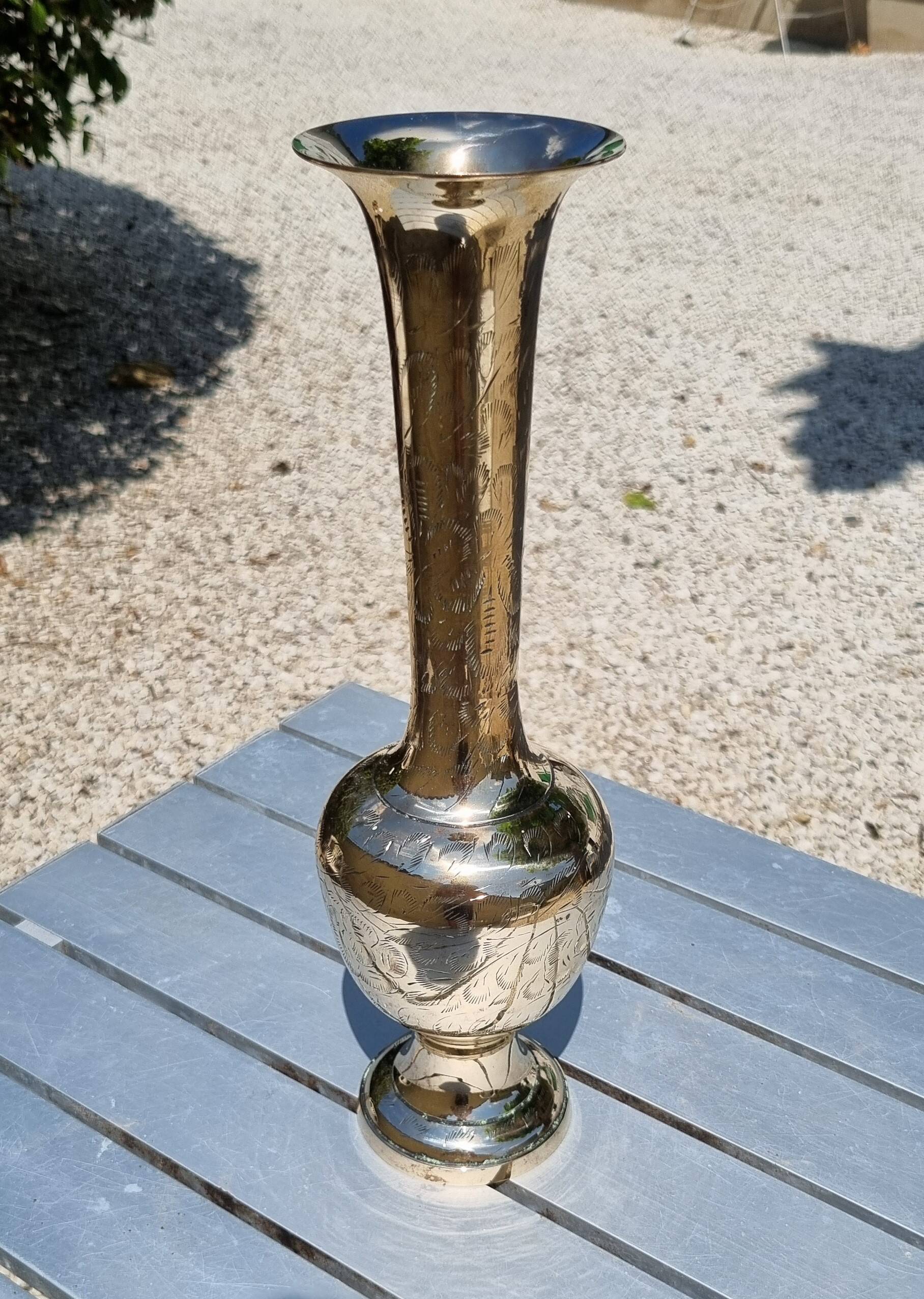 Traditional soliflore vase from India or the Middle East in copper.