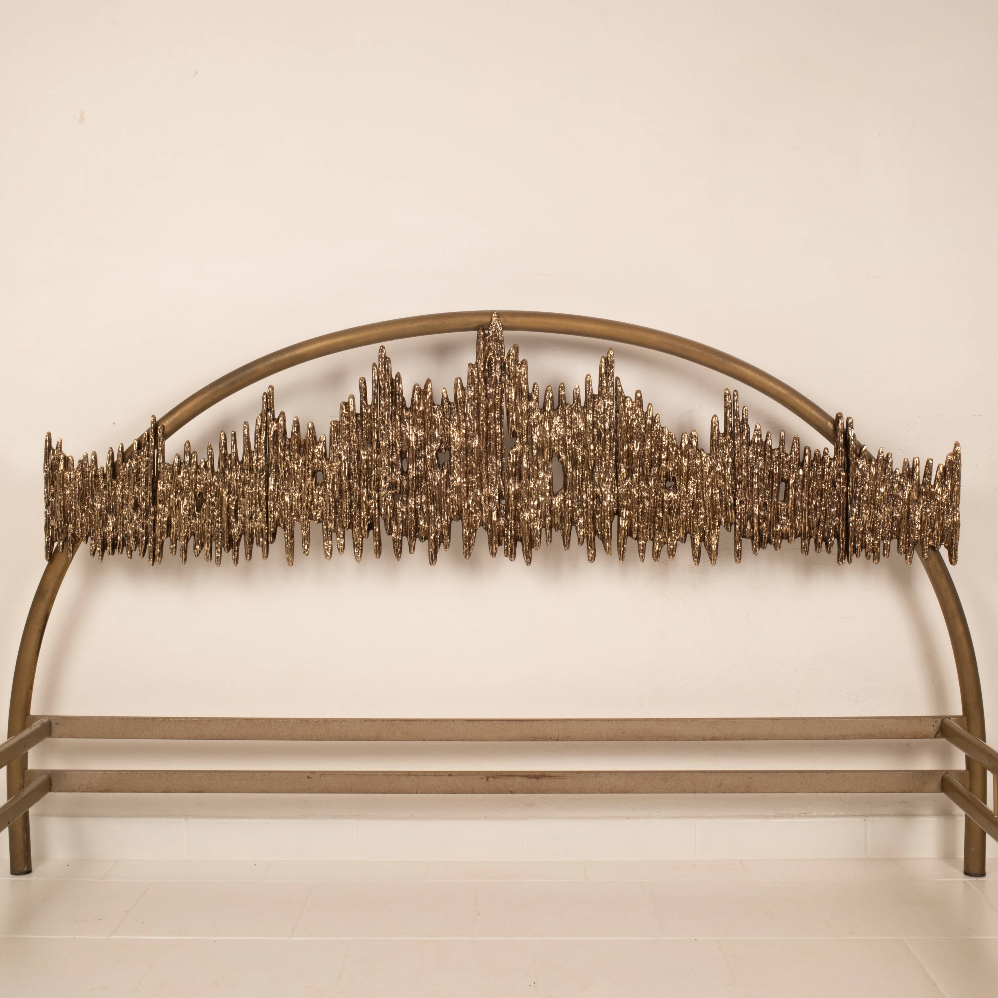 Aurora frame bed by Luciano Frigerio for Frigerio di Desio 1970