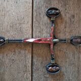 Crucifix croix fer forgé bronze émaillé artisanal