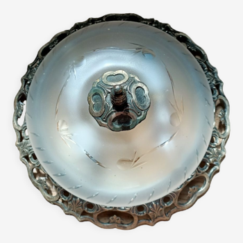 Plafonnier en verre et laiton ajouré