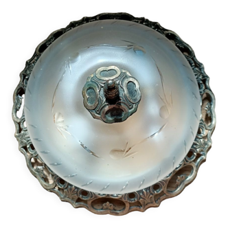 Plafonnier en verre et laiton ajouré
