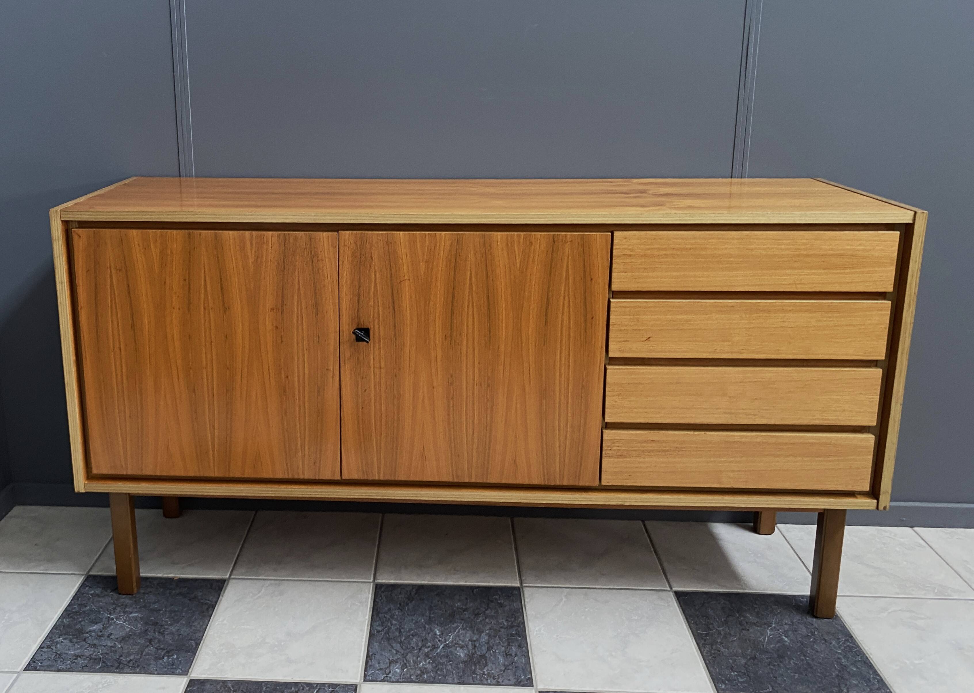 buffet en bois des années 1970