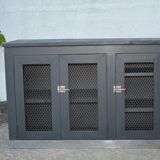 Caged Parisian buffet type breakfast buffet