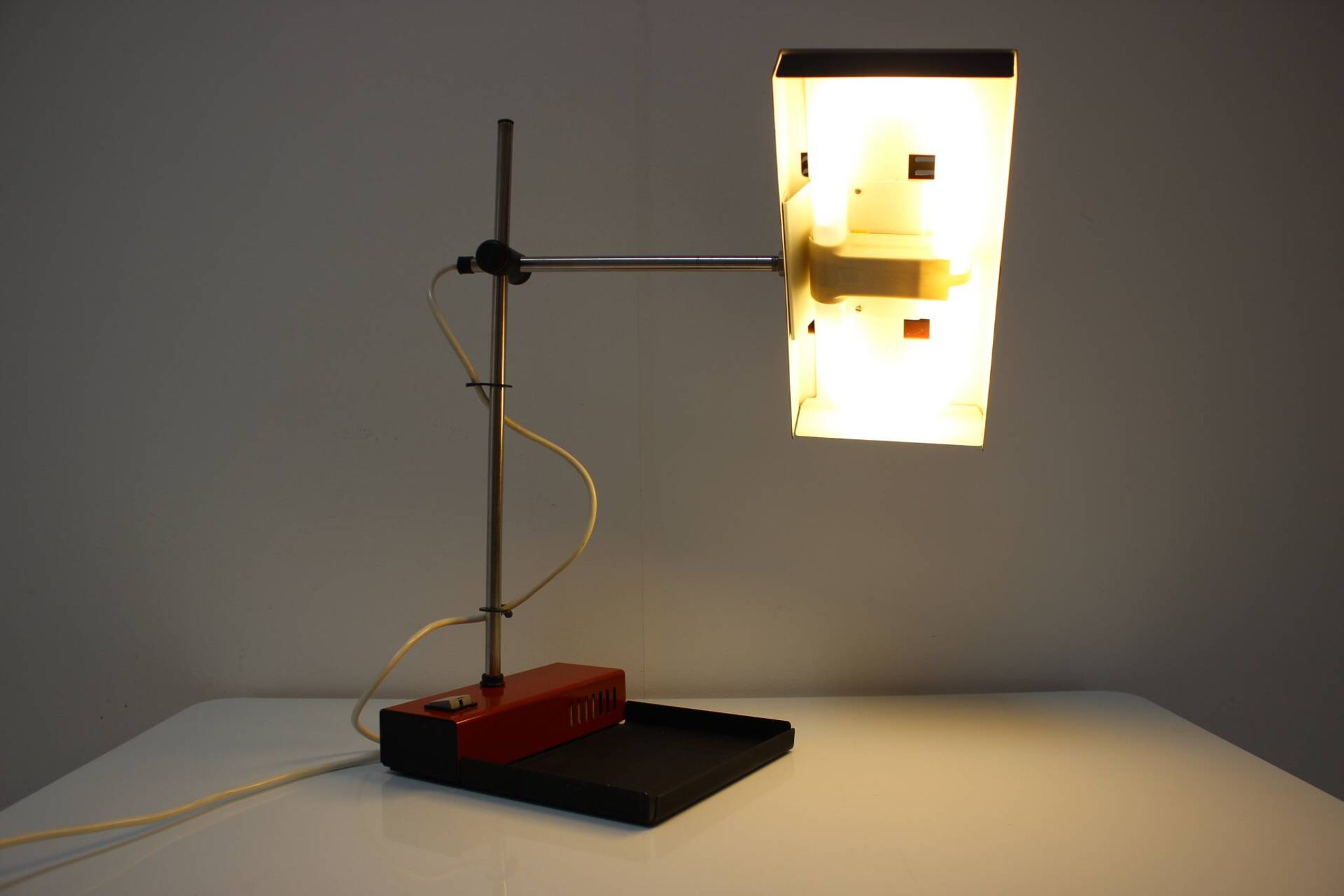 Lampe de table par Josef Mára, pour Tesla, années 1990, Tchécoslovaquie
