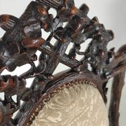 Ensemble de deux fauteuils de style Forêt-Noire par Horrix – 19e siècle