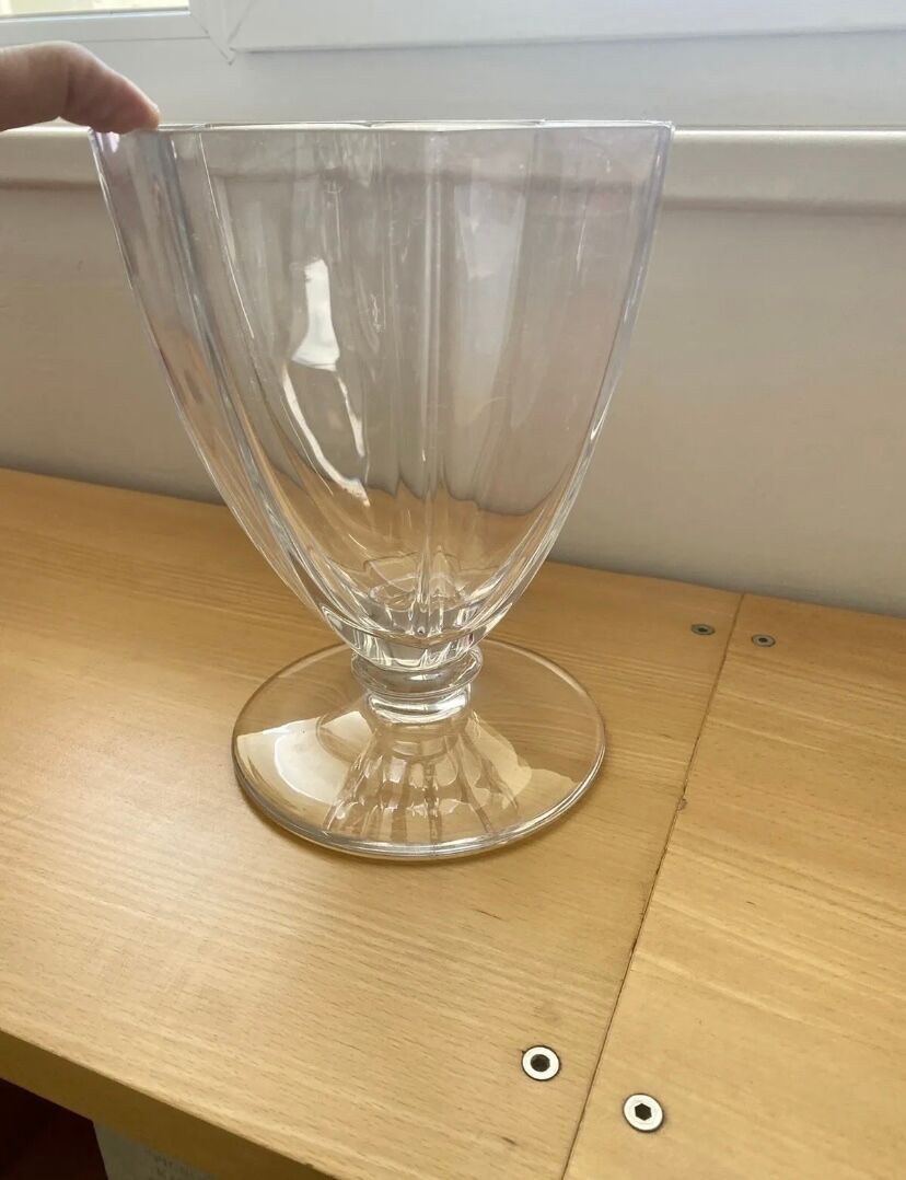 Vase cup on foot shower crystal of weaning old