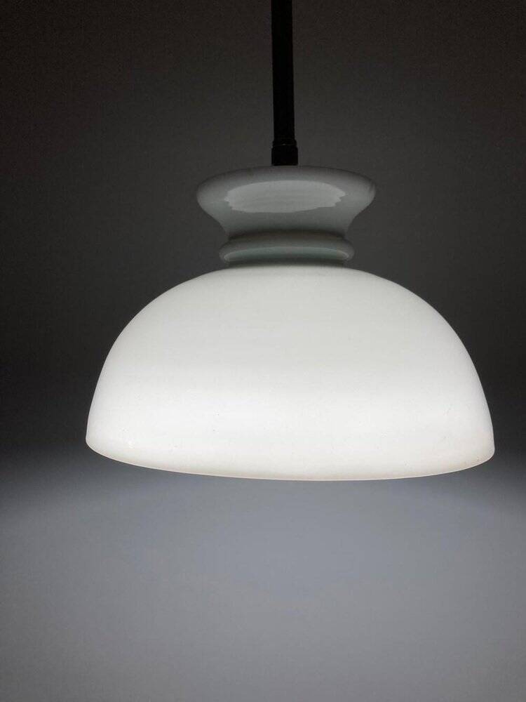 Lámpara colgante de vidrio opalino para encimera reciclada de pantalla de vidrio vintage, años 50