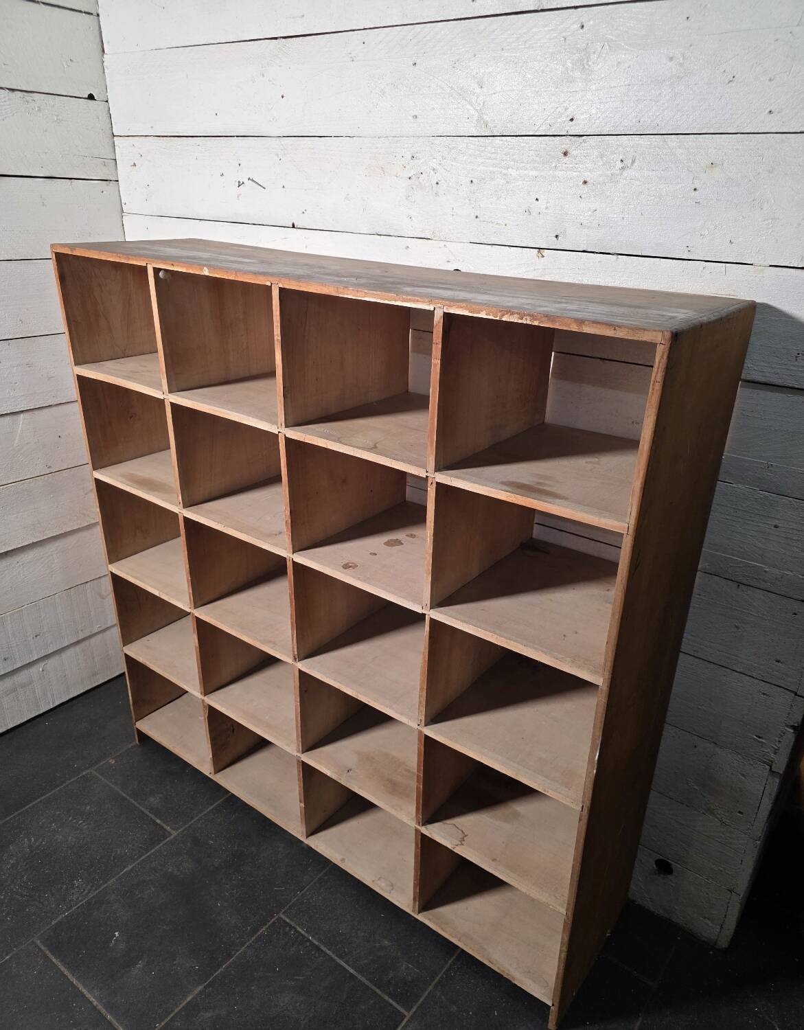 Solid wood workshop cabinet with compartments