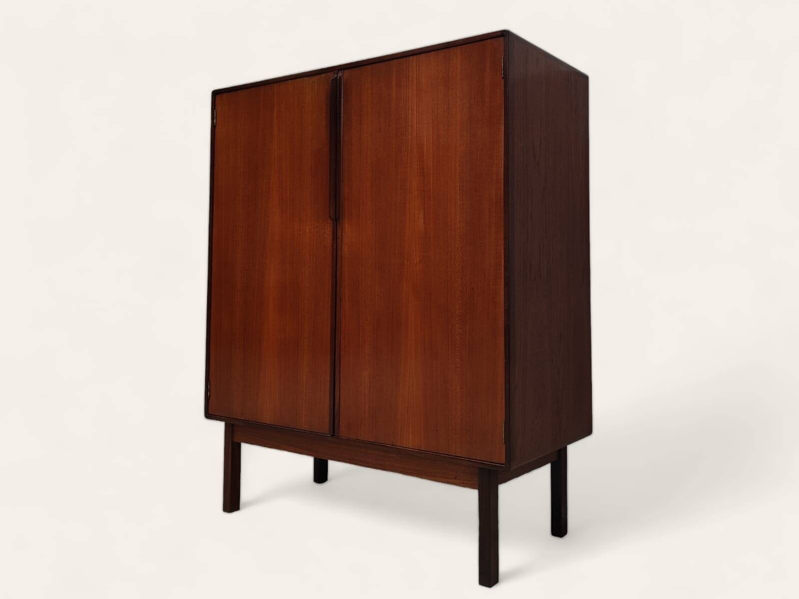 Armoire du milieu du siècle