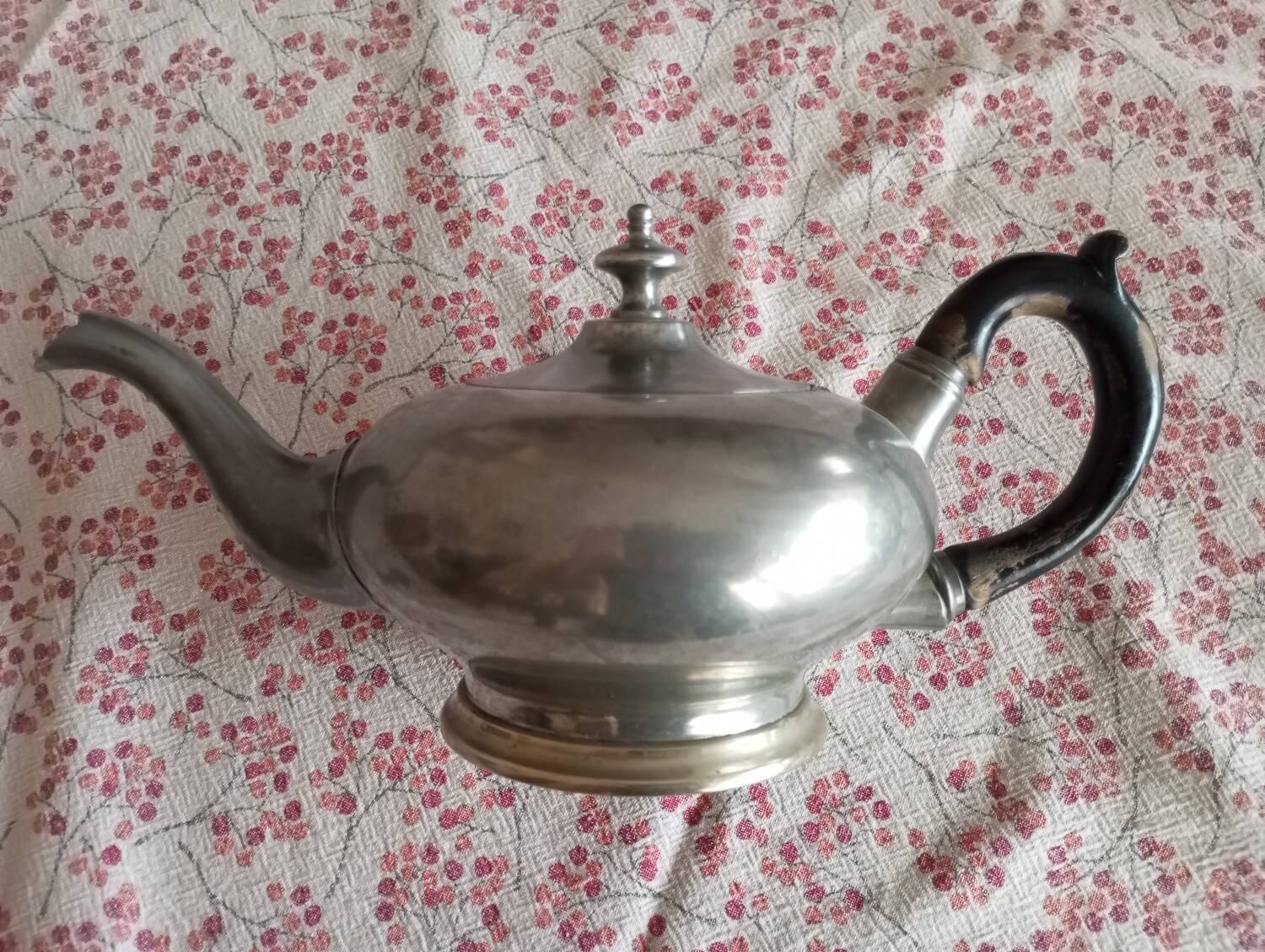 Metal ball teapot