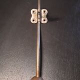 4 metal hooks