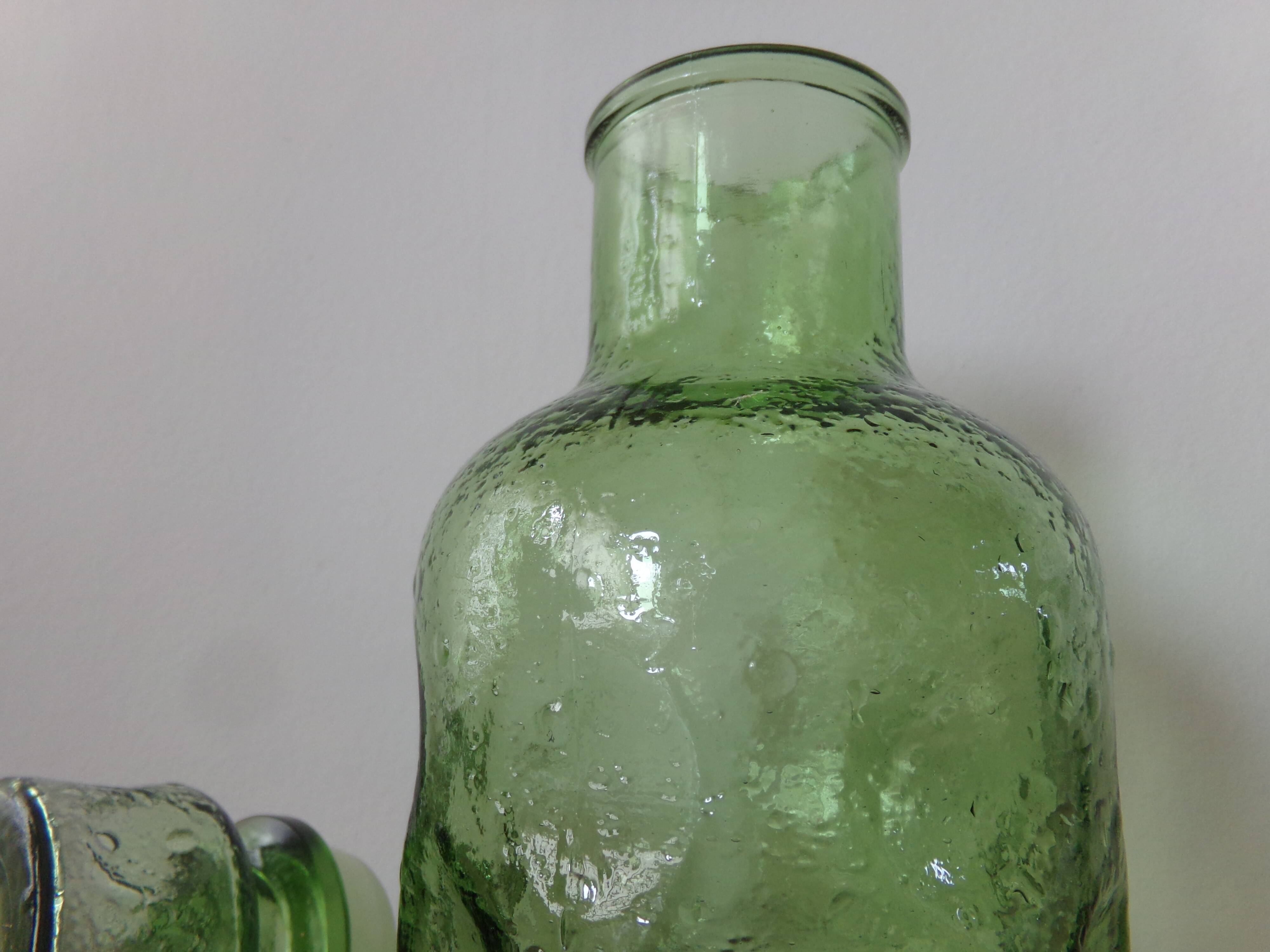 Bubbled glass carafe