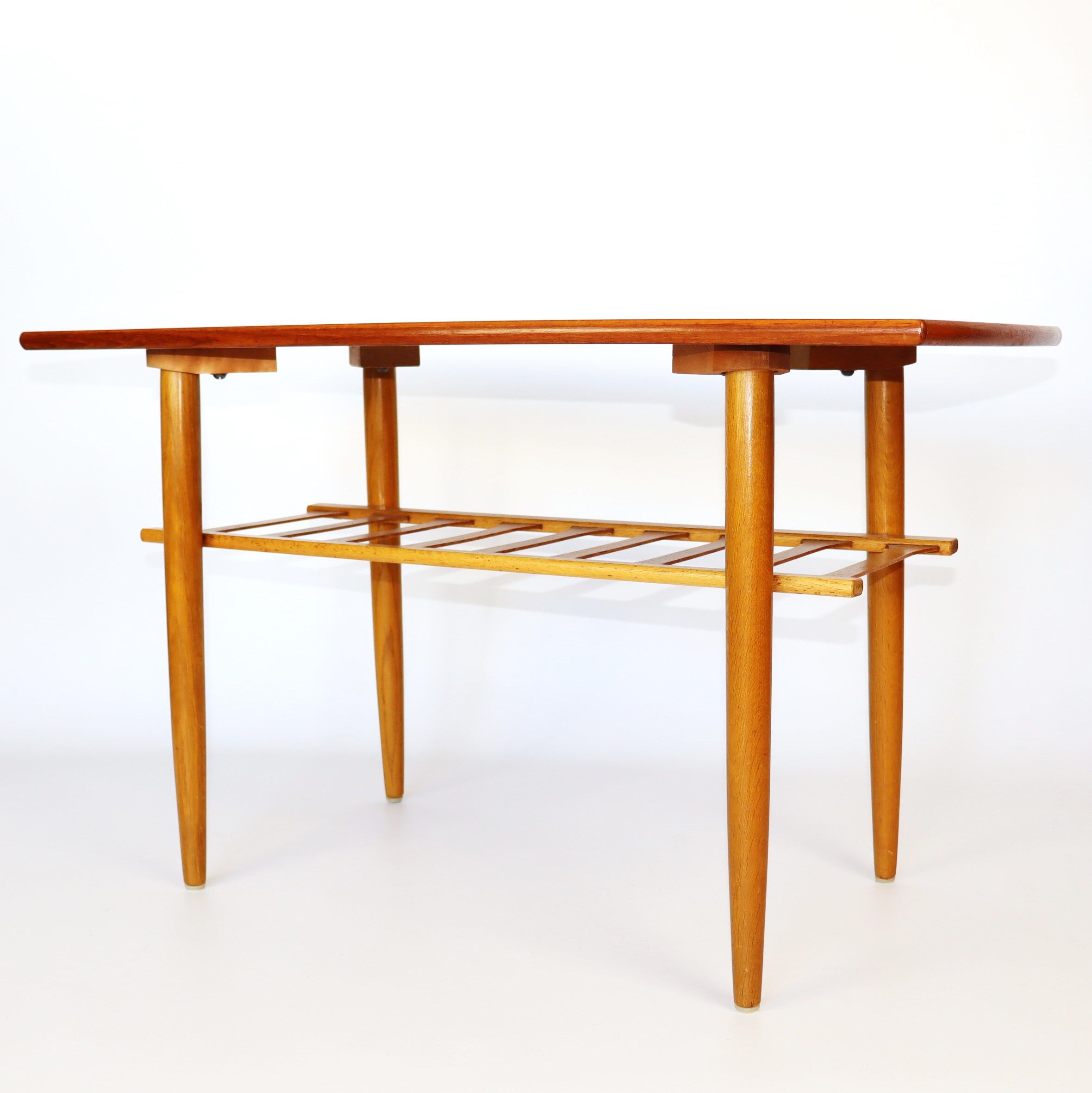 Table basse en teck années 50