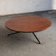 Table ronde élévatrice par Jürg Bally