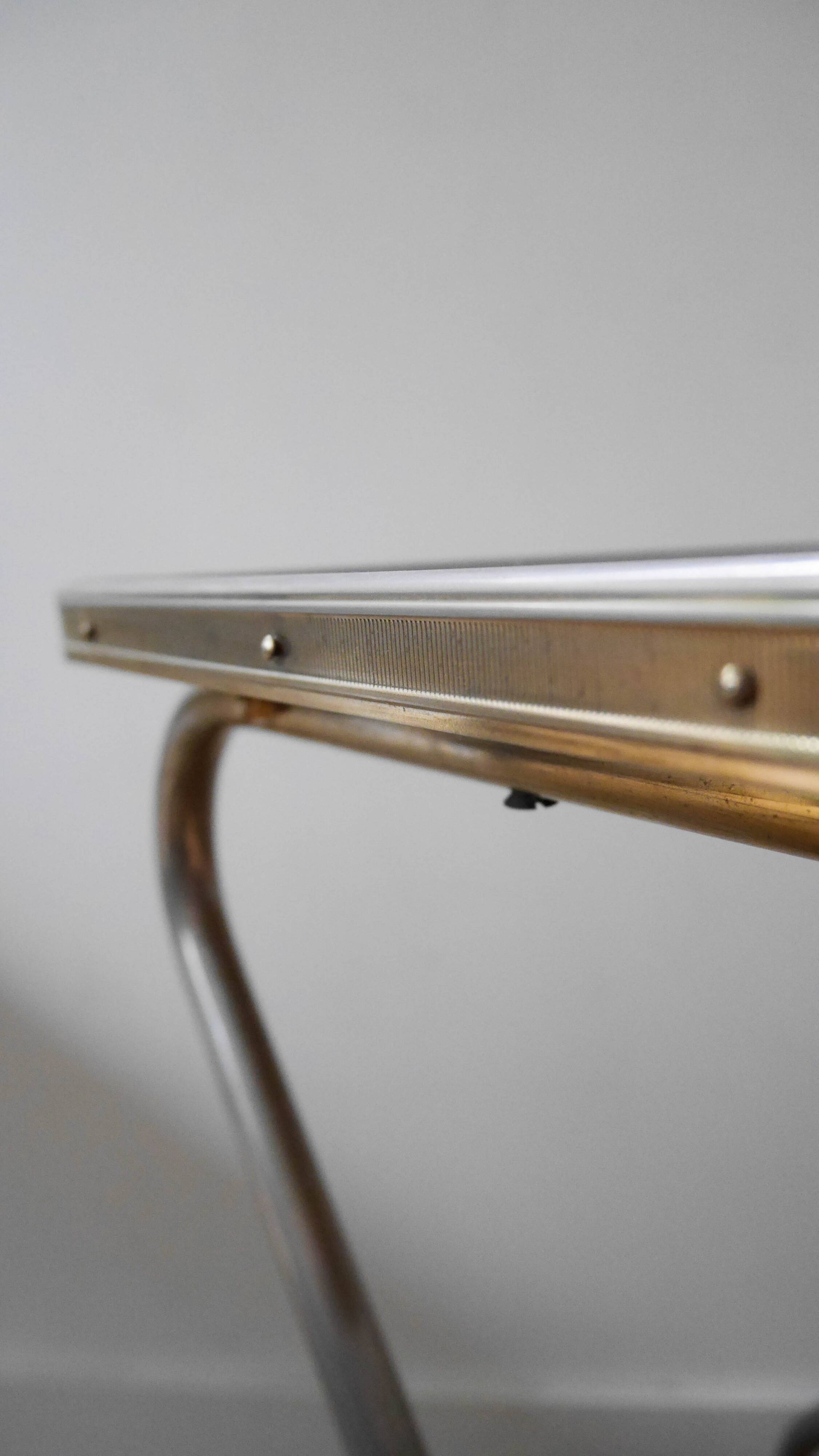 Tablette de style industriel en acier et plateau bois