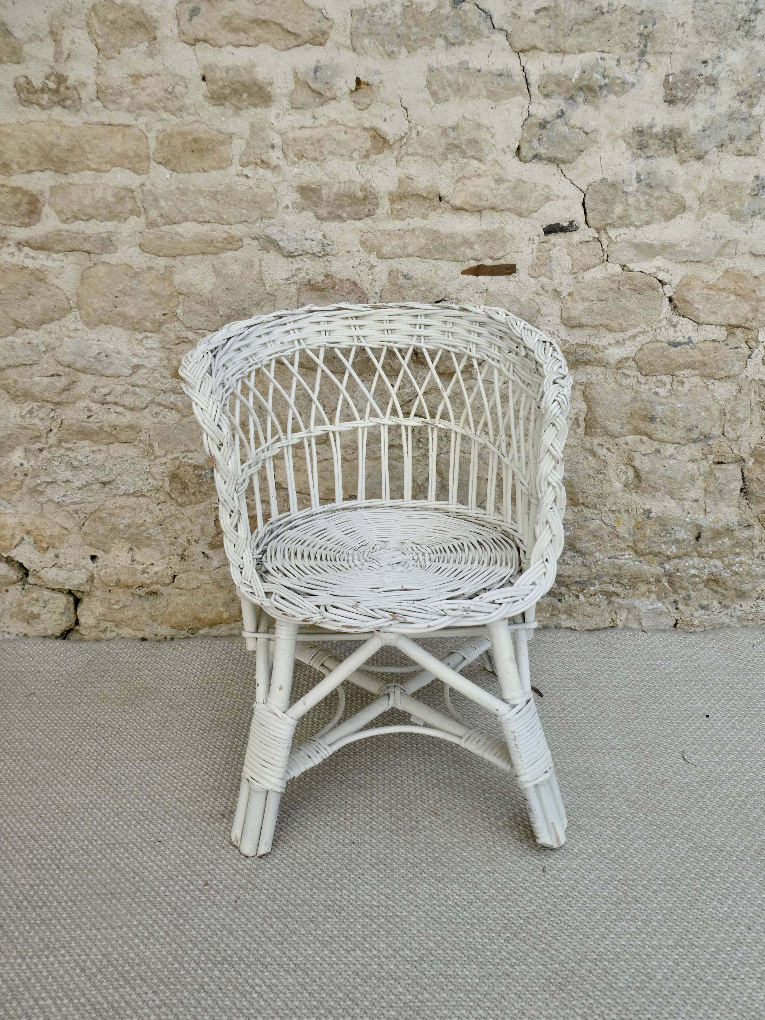 Woven wicker basket chair