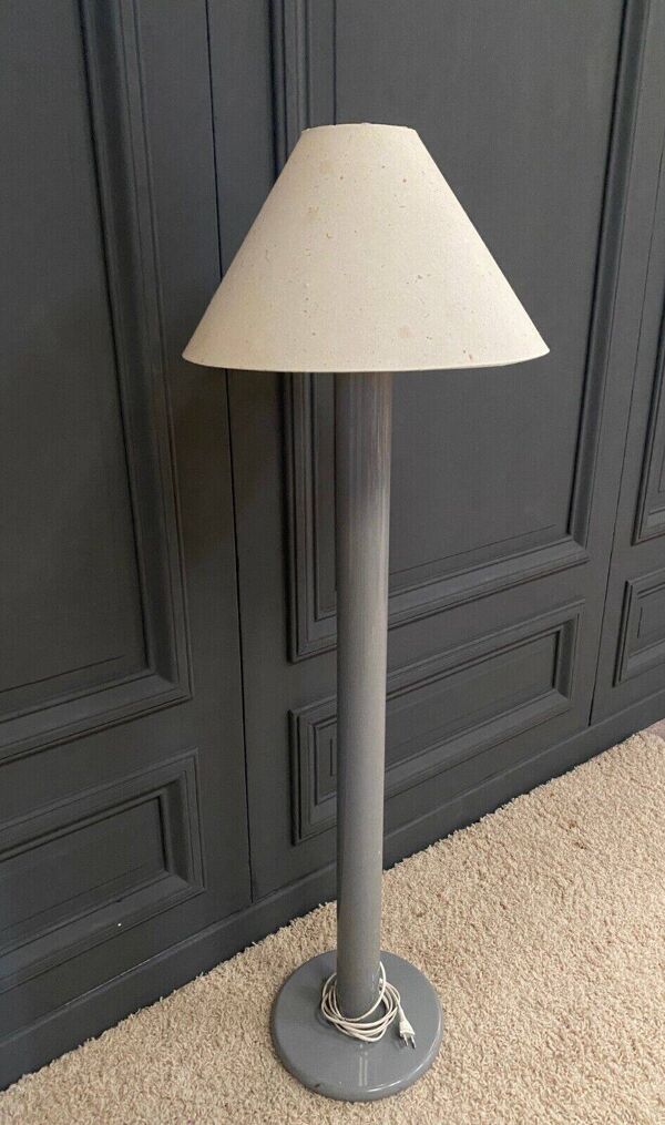 Lampadaire en bois 1980 fût central patine grise