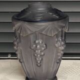 Art"deco vase with vine decoration