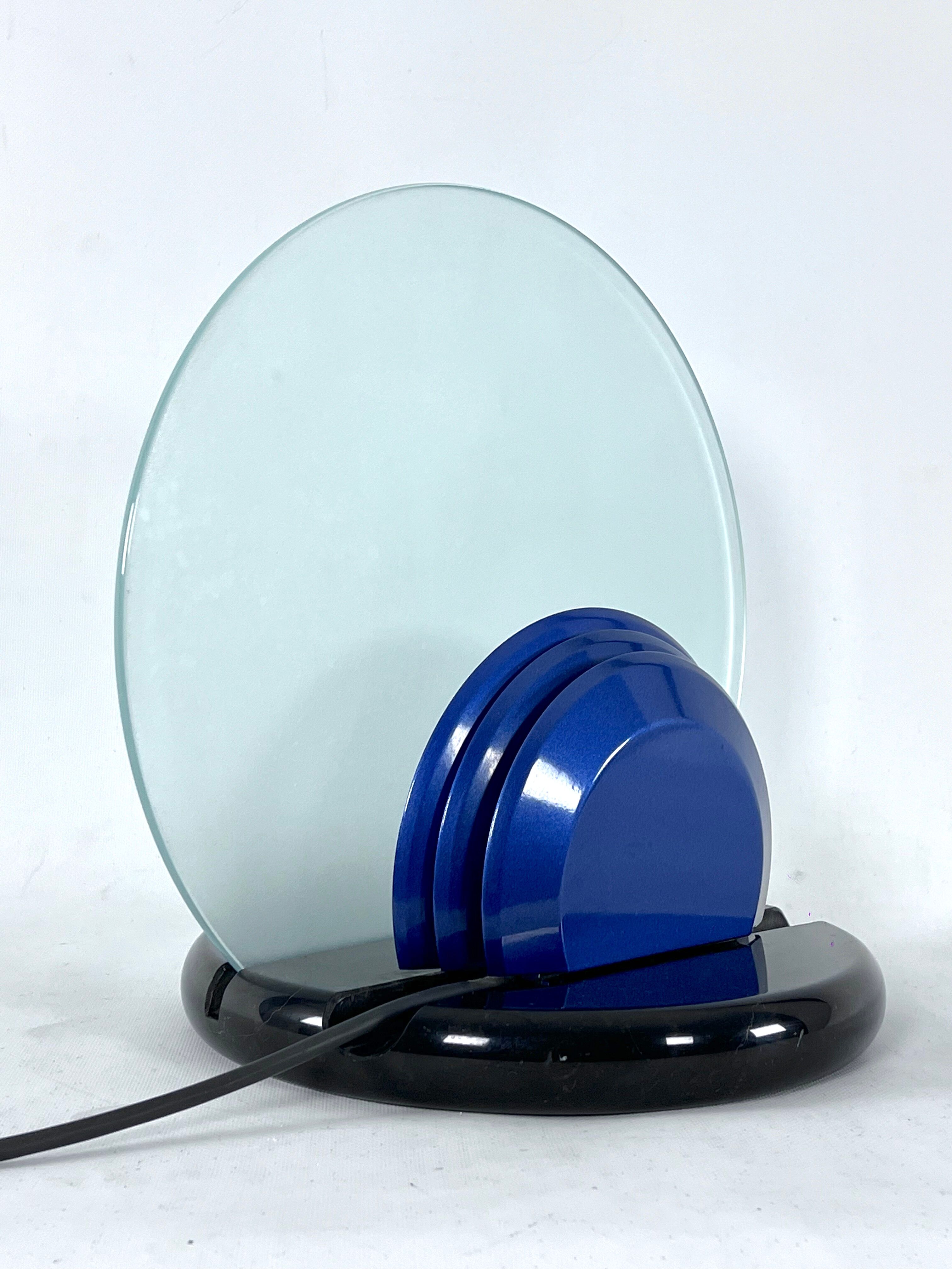 Mid-Century Gong table lamp in marble and glass by Bruno Gecchelin for Skipper. Italy 1981