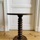 Table d’appoint en bois tourné