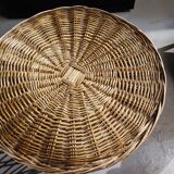 Round table in woven rattan pedestal table