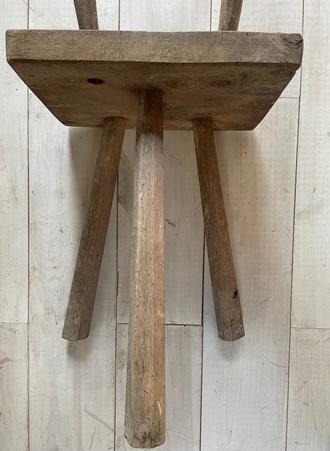 Chaises tripodes bois art brut