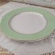 Plat rond marli vert d'eau et frise dorée Cafés Lemaire