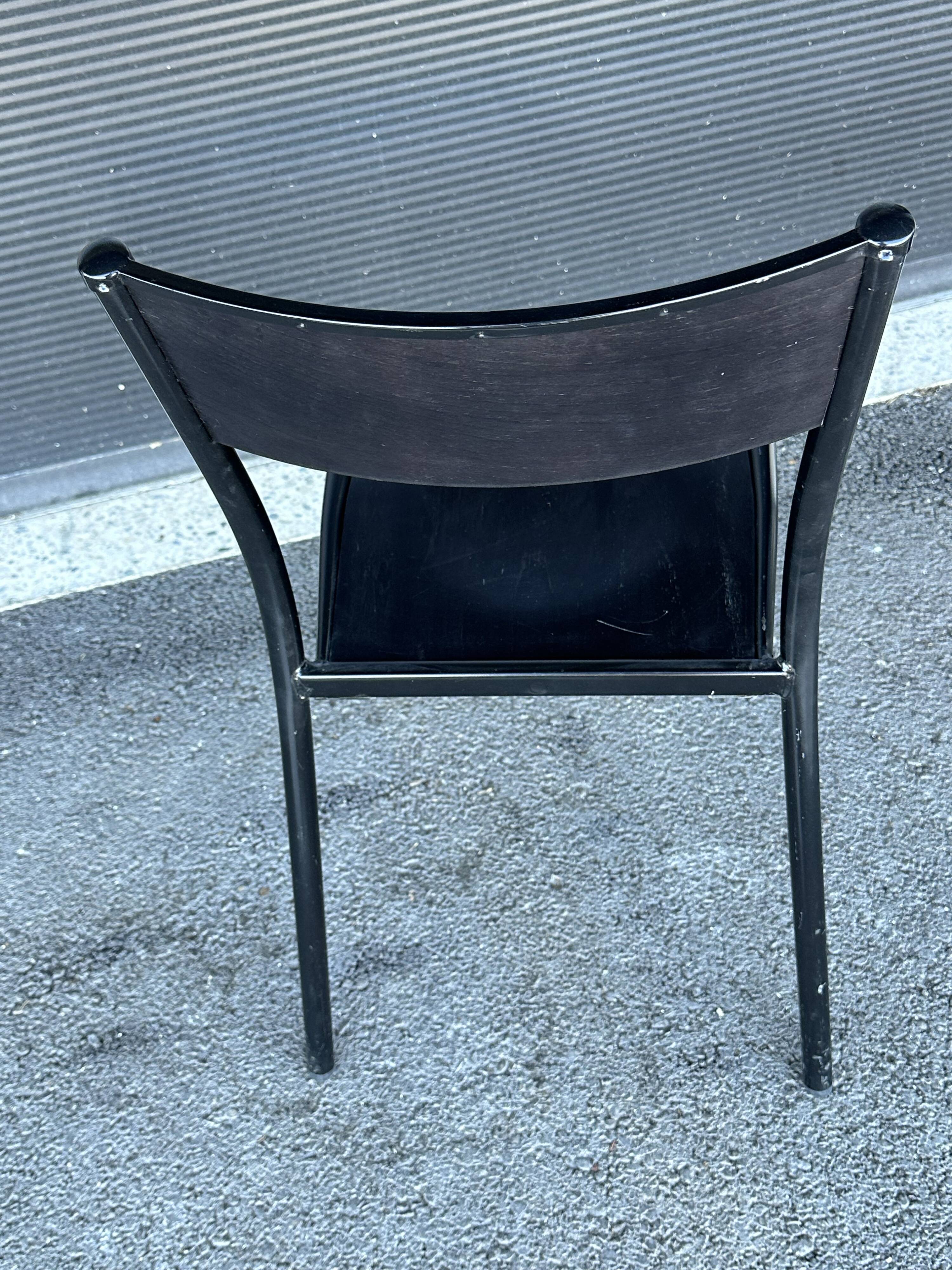 Paire de chaises Mullca 510 rééditées par Label Edition en version noire