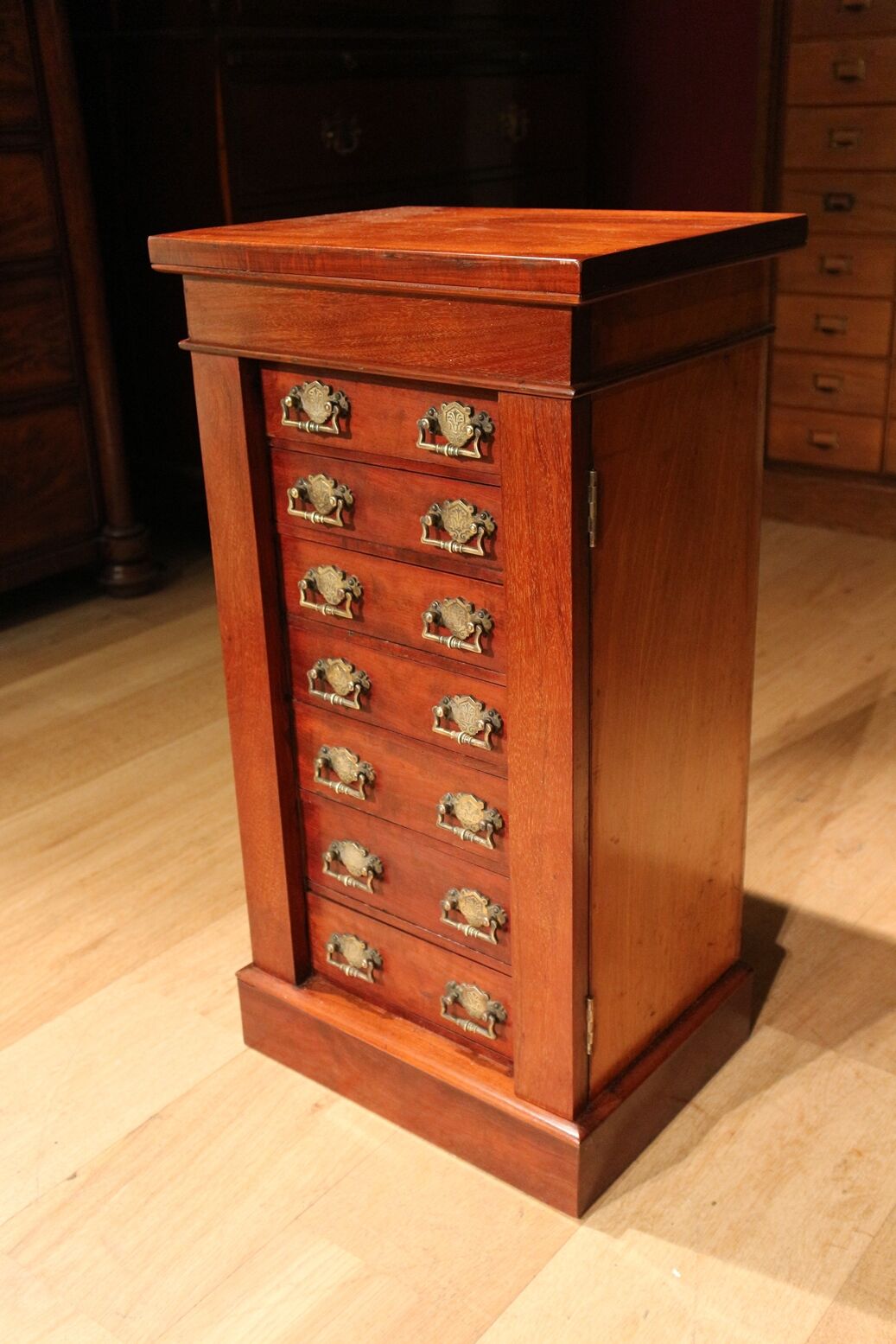 Wellington chest of drawers