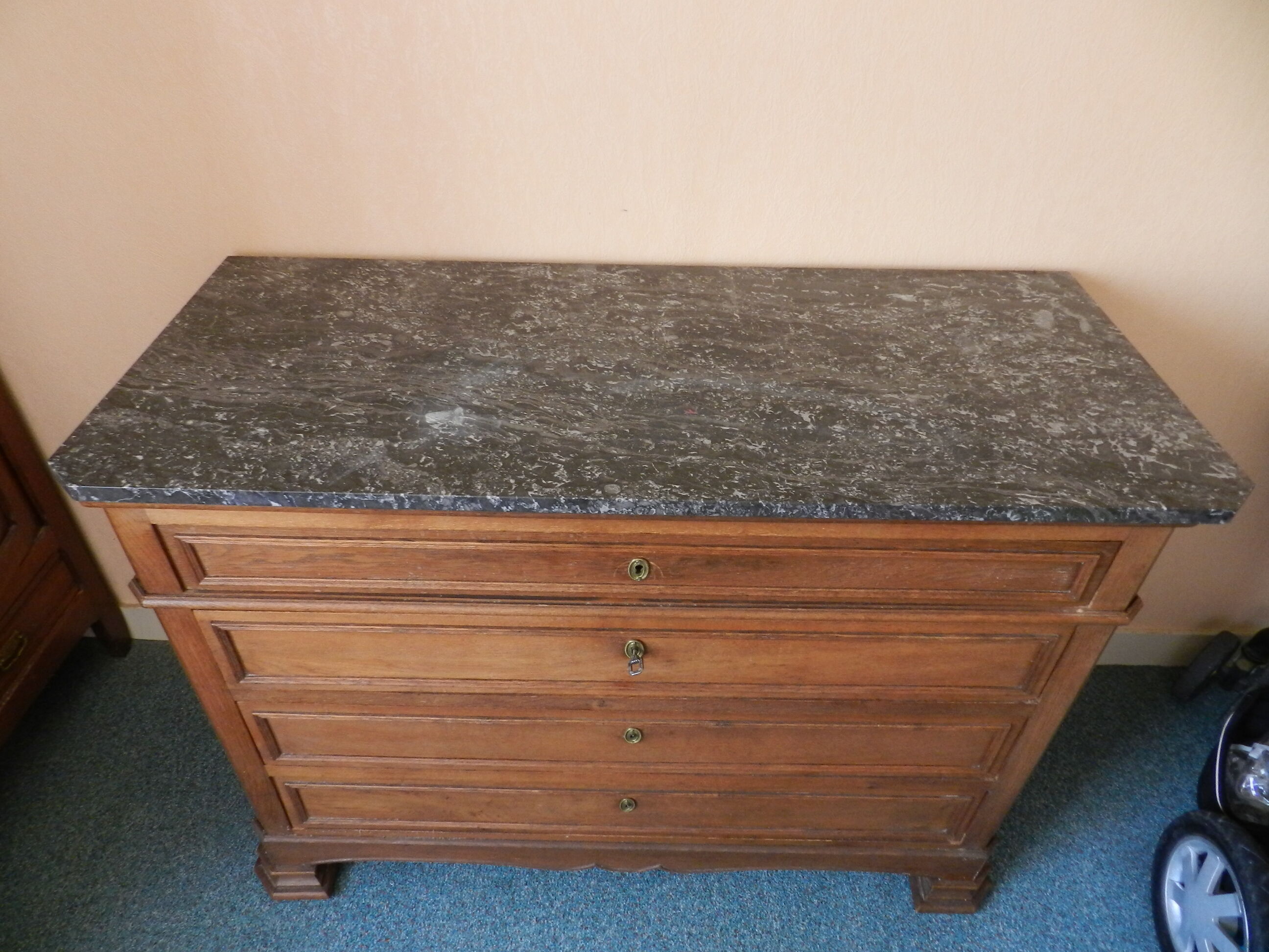 Chest of drawers with marble