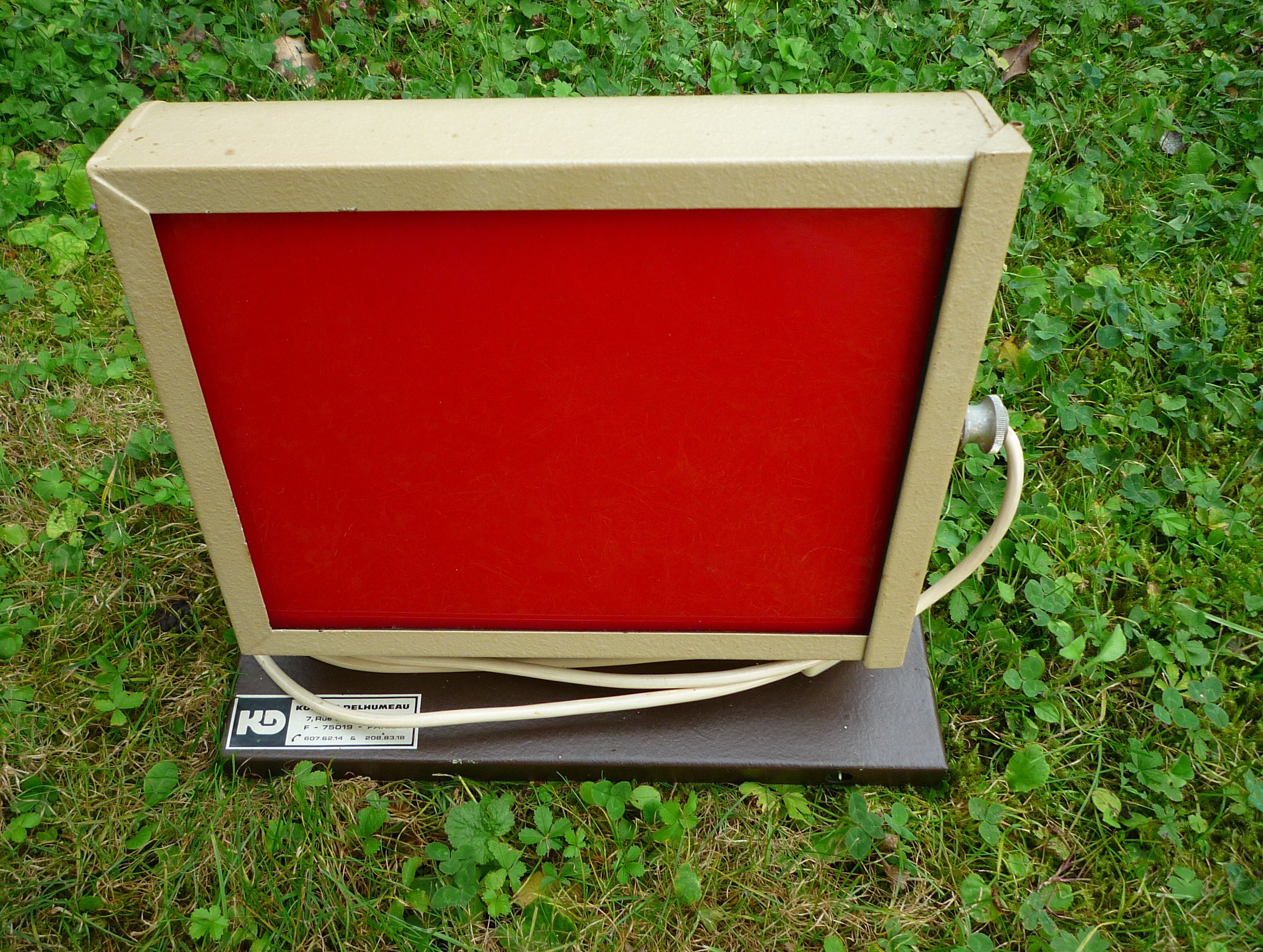 Square red lamp to install, industrial style