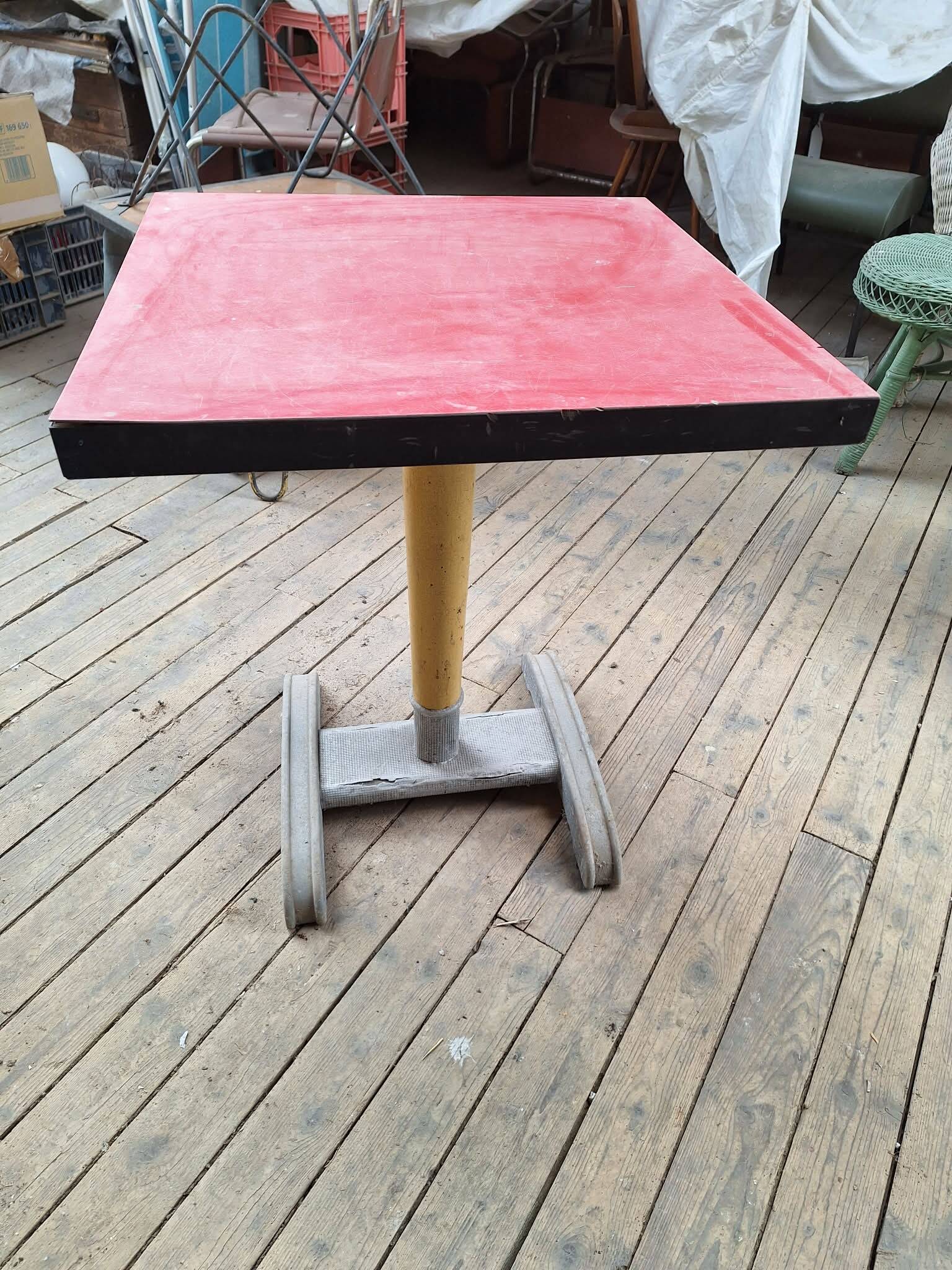 Table de bistrot