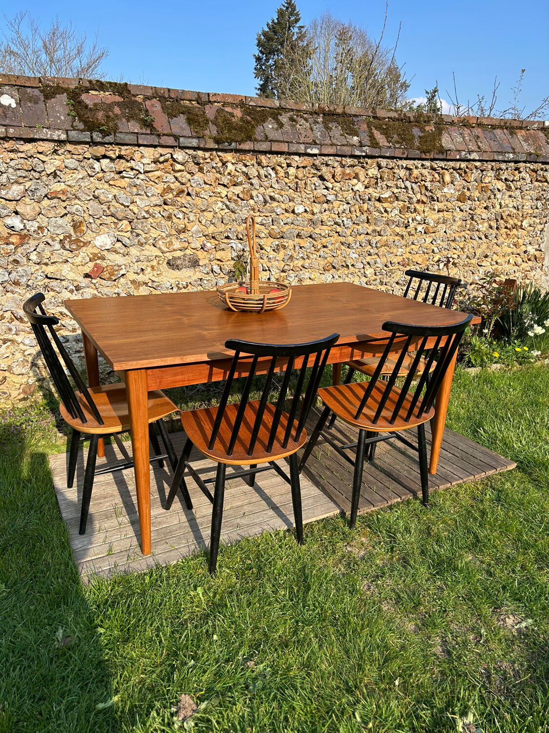 Vintage Scandinavian table for 6 people from the 1960s-70s.