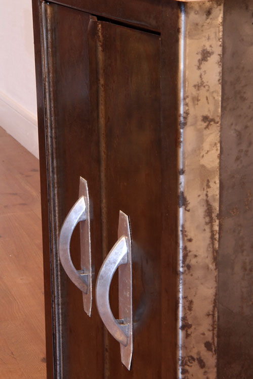 Meuble de rangement métallique industriel