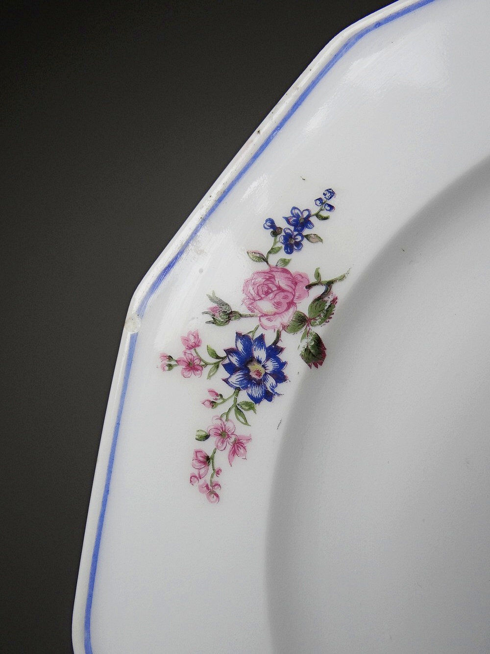 4 flat plates by Bernardaud, Limoges porcelain, floral decoration from the 1920s to 1950s.