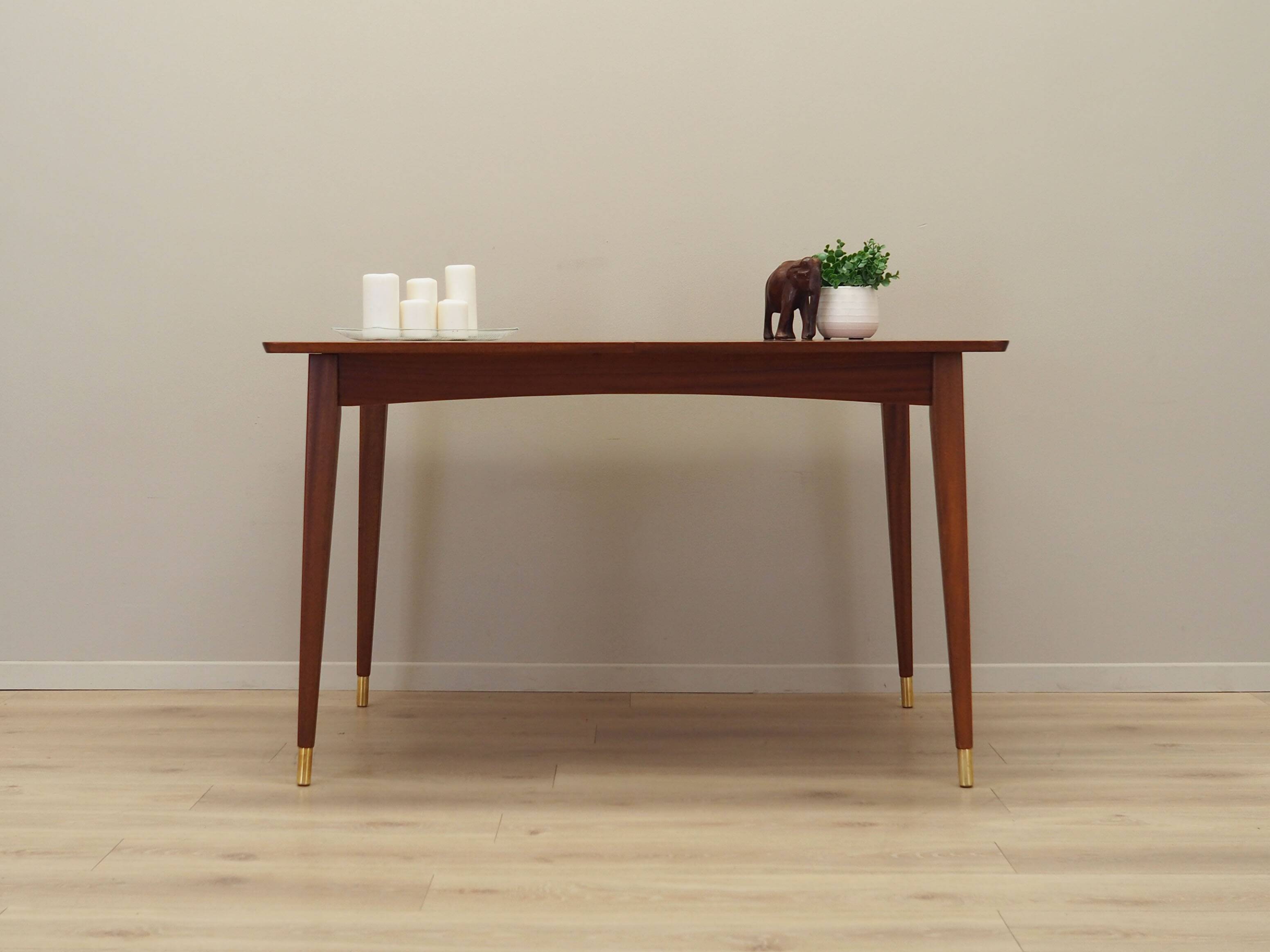 Table en acajou, design danois, années 1970, production : Danemark