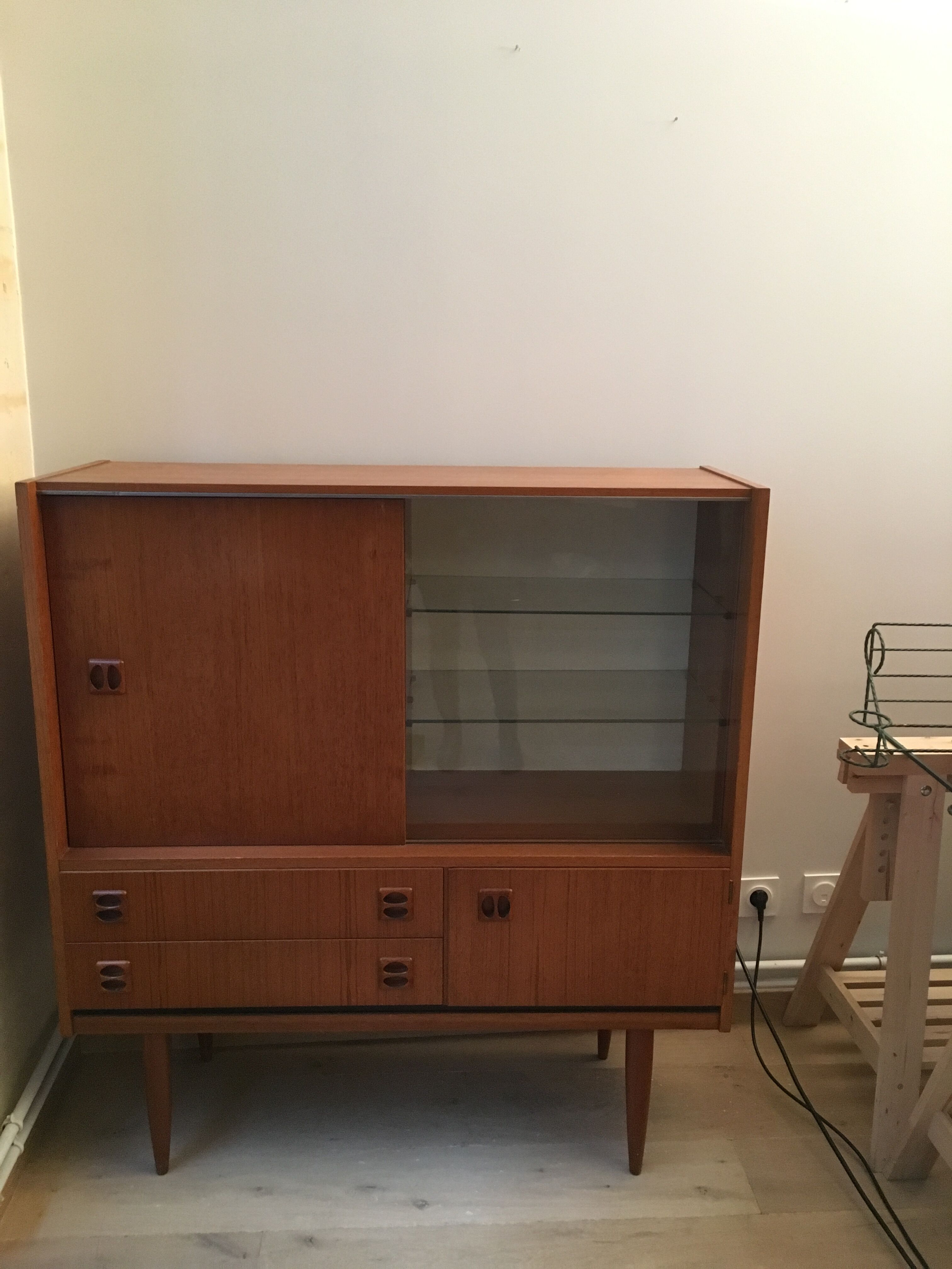 Meuble en teck avec 2 tiroirs et 1 porte