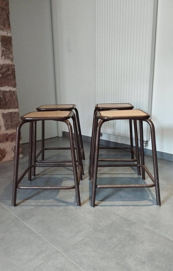 4 tabourets empilables vintage d'ateliers industriels Mullca