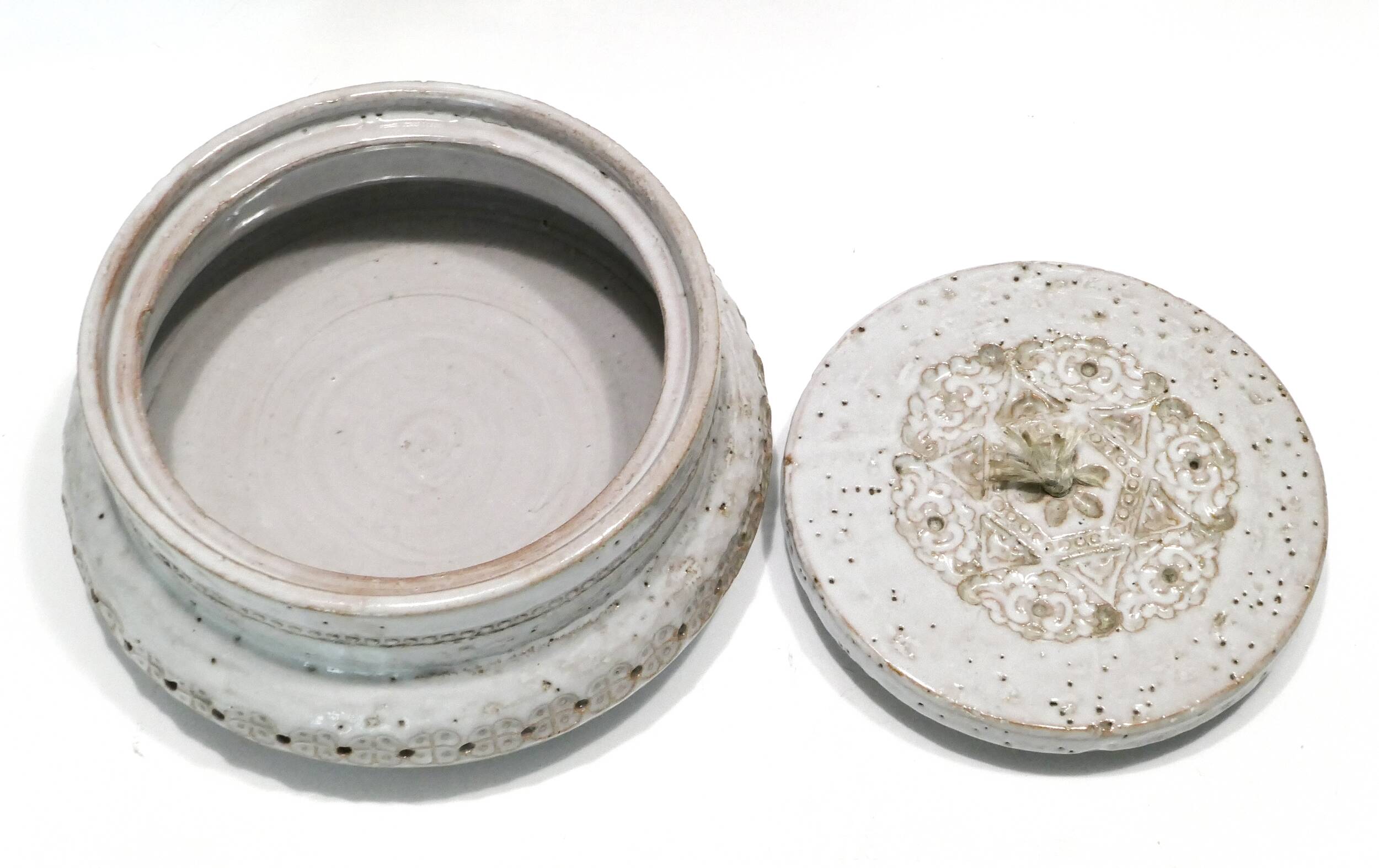 Rare ceramic box or candy dish by Aldo Londi for Bitossi 1960.