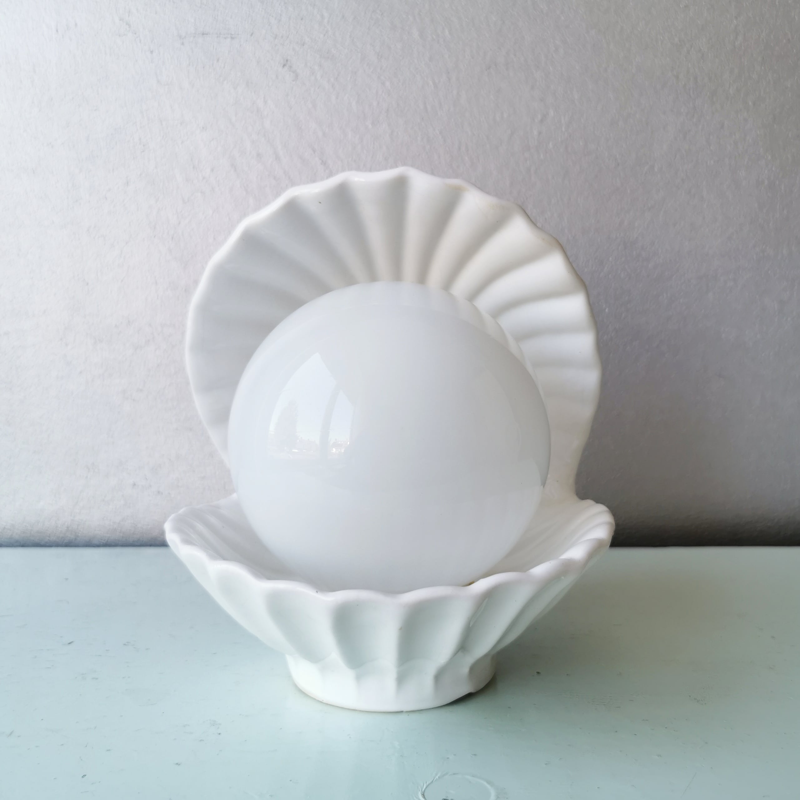 Vintage ceramic table lamp oyster with pearl, from the '80s