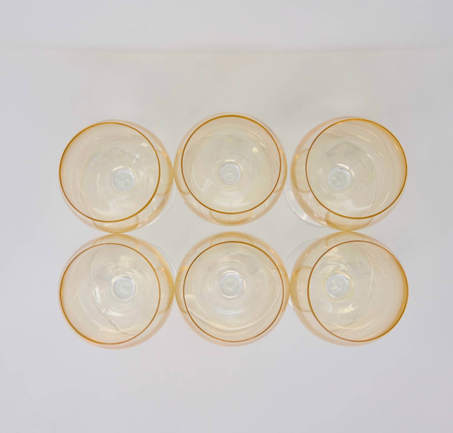 6 verres à pieds jaunes irisés