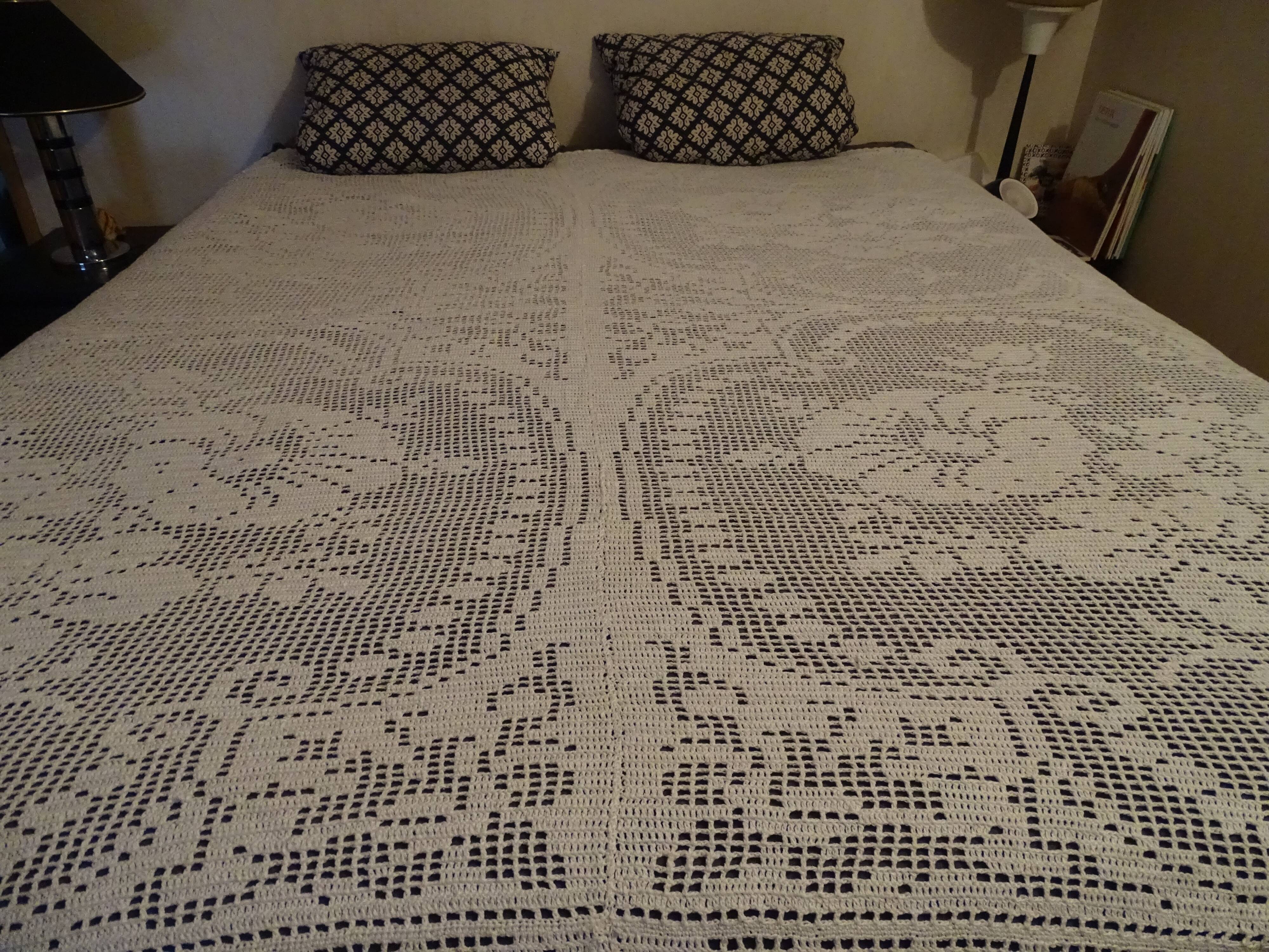 Antique crochet bed cover 240 x 190 cm