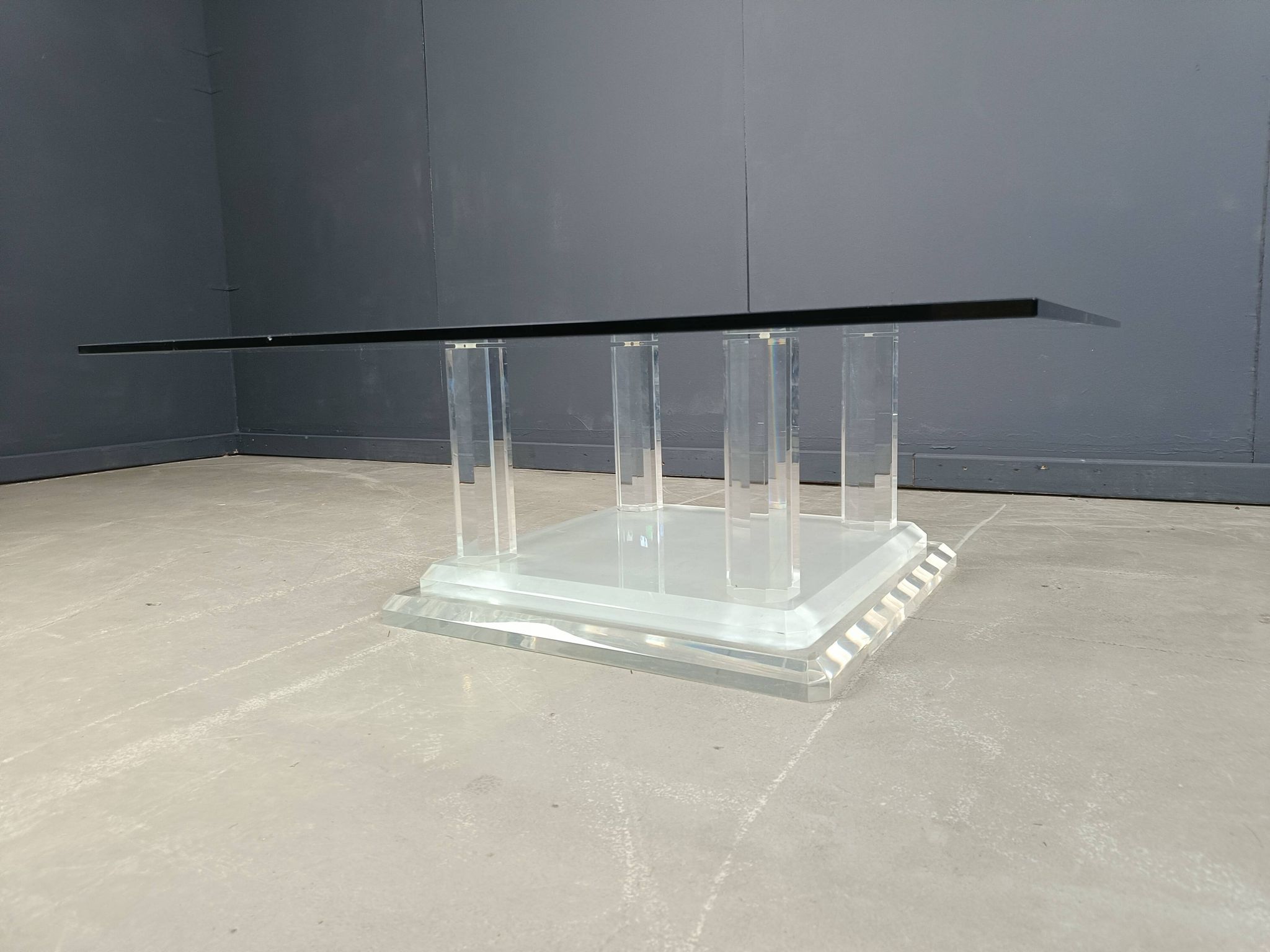 Table basse ou table d'appoint en Lucite, années 1970