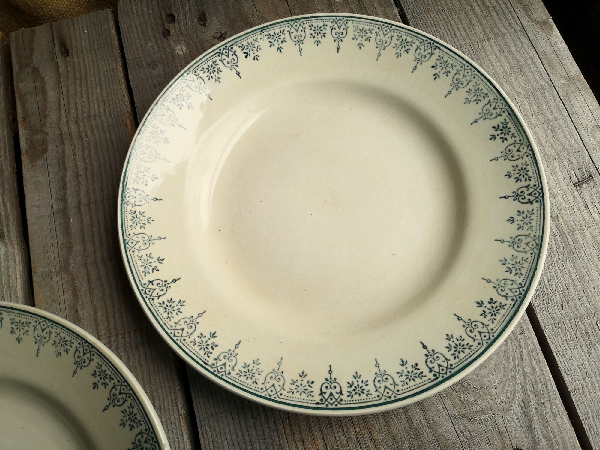 Lot of 5 old ceramic flat plates of Saint Amand green edry