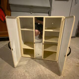 Enamelled cabinet pharmacy