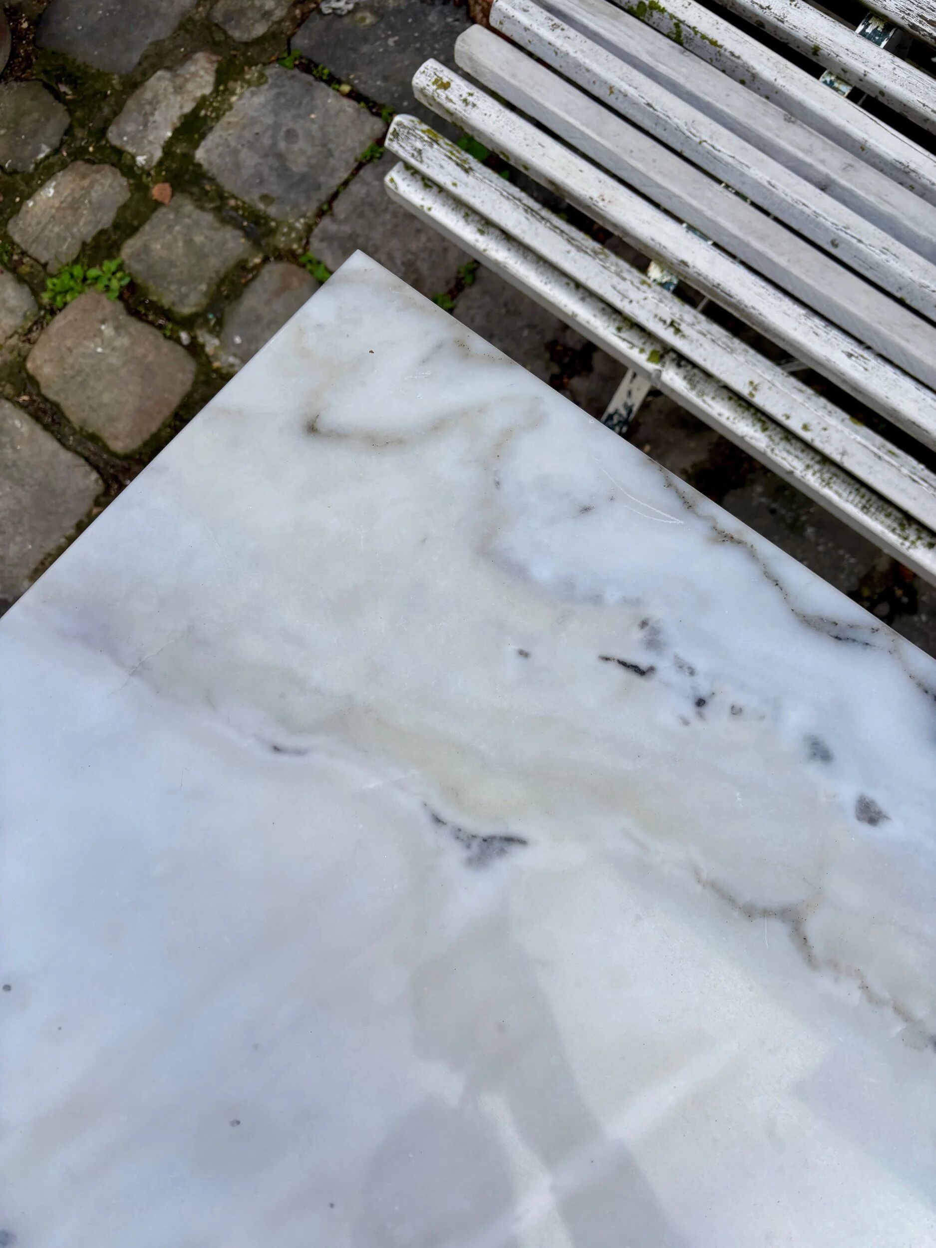 Bistro table in grey marble and black cast iron 100 x 60 cm